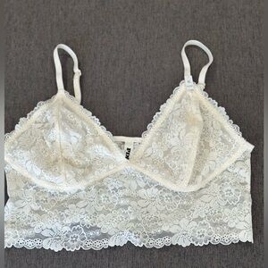 NWT Pink Victoria’s Secret Lace Bralette in Cream